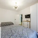 Center Cozy 1br With Patio By Pikhost Tirana
