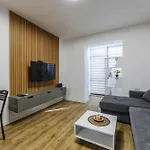 Center Cozy 1br With Patio By Pikhost דירה