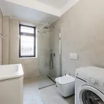 Center Cozy 1br With Patio By Pikhost טיראנה