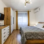 Center Cozy 1br With Patio By Pikhost