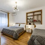 דירה Center Cozy 1br With Patio By Pikhost