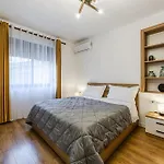 Center Cozy 1br With Patio By Pikhost דירה *
