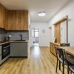 Center Cozy 1br With Patio By Pikhost * טיראנה