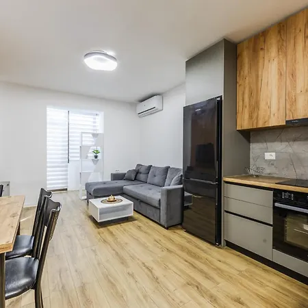 Appartamento Center Cozy 1br With Patio By Pikhost *