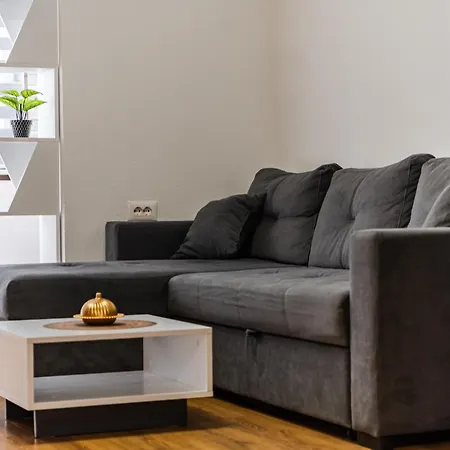 Center Cozy 1br With Patio By Pikhost * Tirana