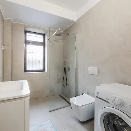 Center Cozy 1br With Patio By Pikhost Tirana
