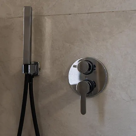 Apartament Center Cozy 1br With Patio By Pikhost Tirana