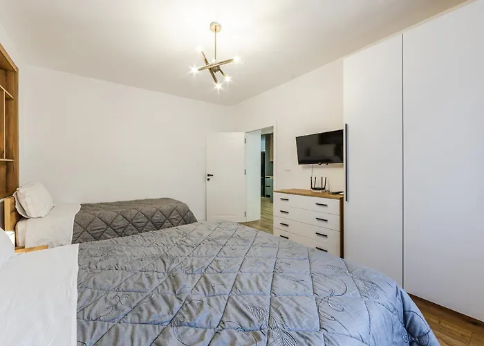 Center Cozy 1br With Patio By Pikhost Tirana