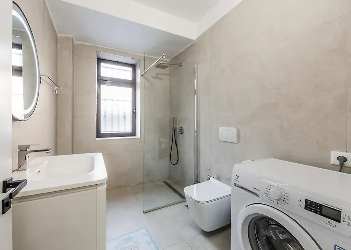 Center Cozy 1br With Patio By Pikhost Tirana