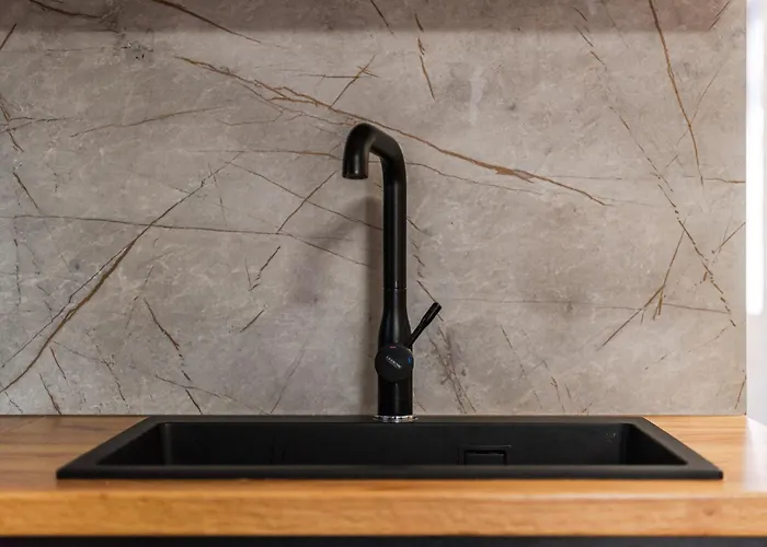 Center Cozy 1br With Patio By Pikhost Apartament Tirana